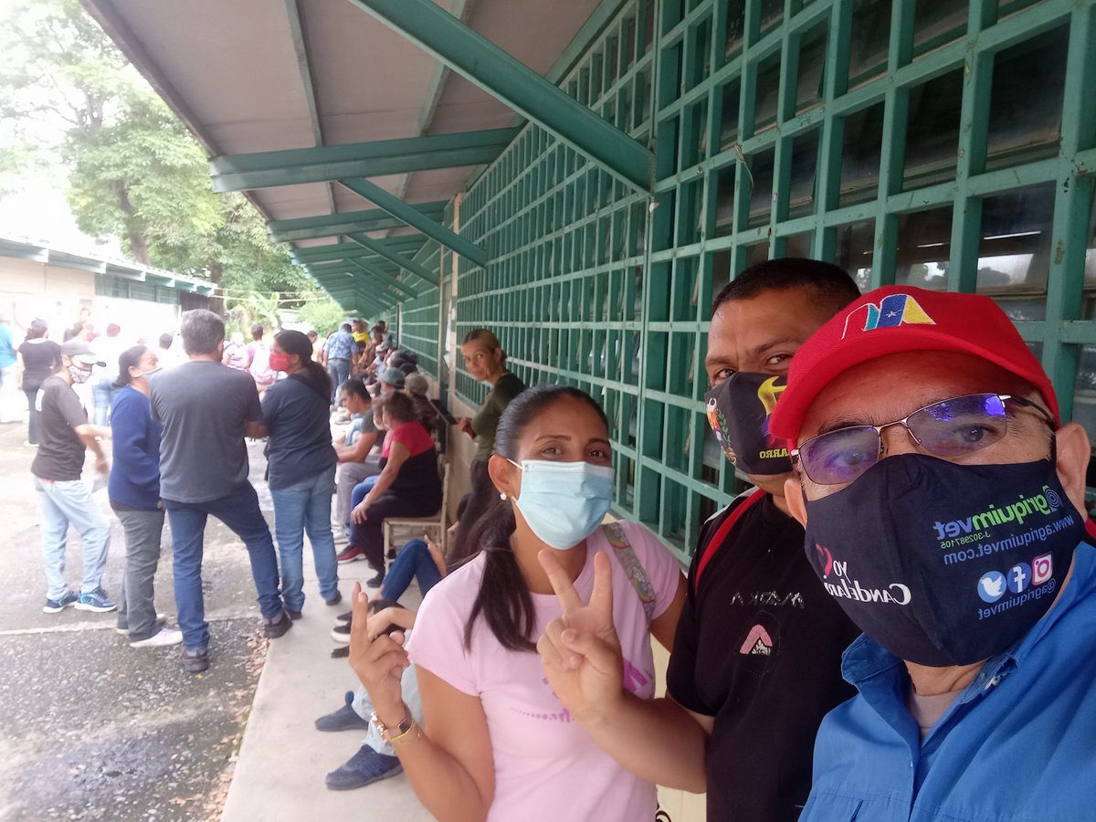 lirapsuv's tweet photo. #Sab27
Nos Organizamos, asistimos a la Asamblea convocada, hicimos la cola, y votamos por nuestr@s líderes de Comunidad.
Seguimos comprometidos y Venciendo!!!
@PartidoPSUV https://t.co/XmxnxE0iIZ