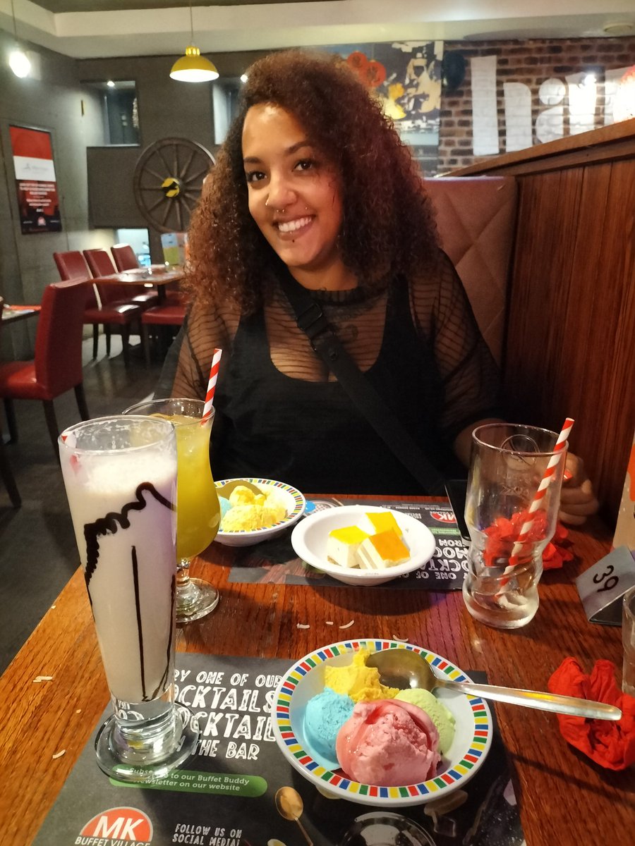 Ice cream and cocktails with my queen 😍