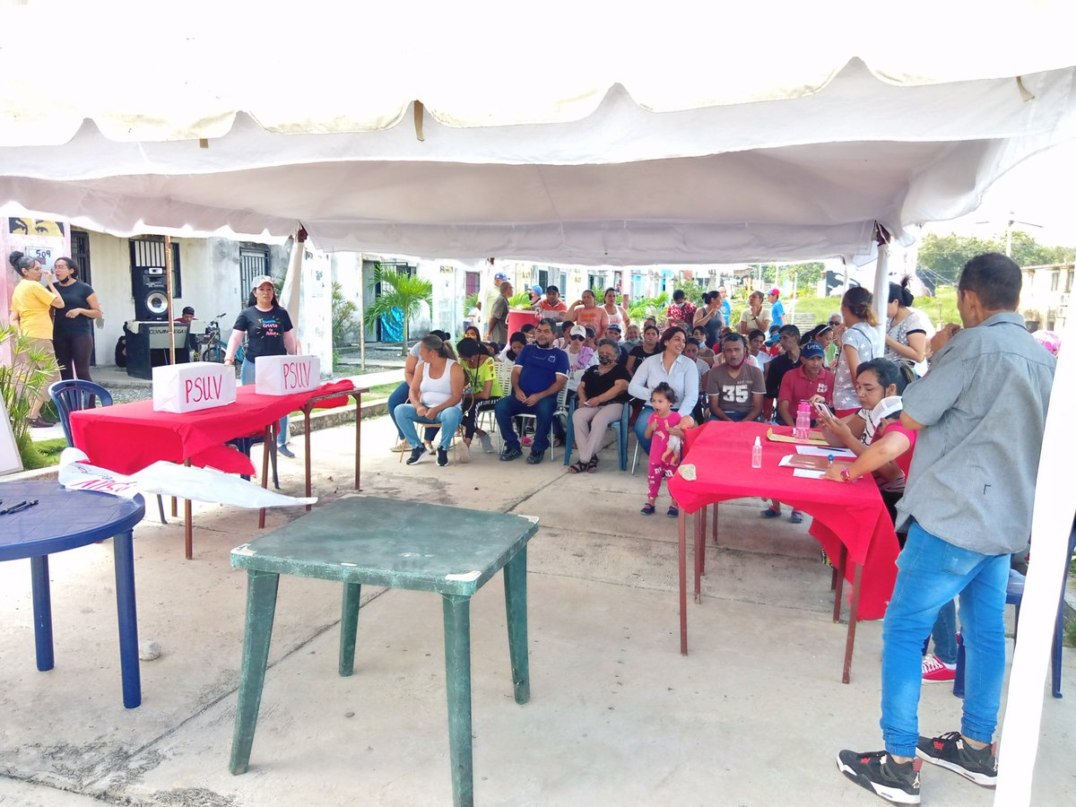 En elección líder de comunidad 💛💙❤️

Reporta:
☑️ Comunicador Clap: Mayra Torrealba.
☑️ Municipio: Simón Planas
☑️ Comunidad: C. C. Gloria Sur
☑️ UBCH: Gloria Sur

<a href="/PartidoPSUV/">PSUV</a> 
*#OrganizarUnirSumar*
*#ParaTriunfar*
*#PSUVPorTodaVenezuela*