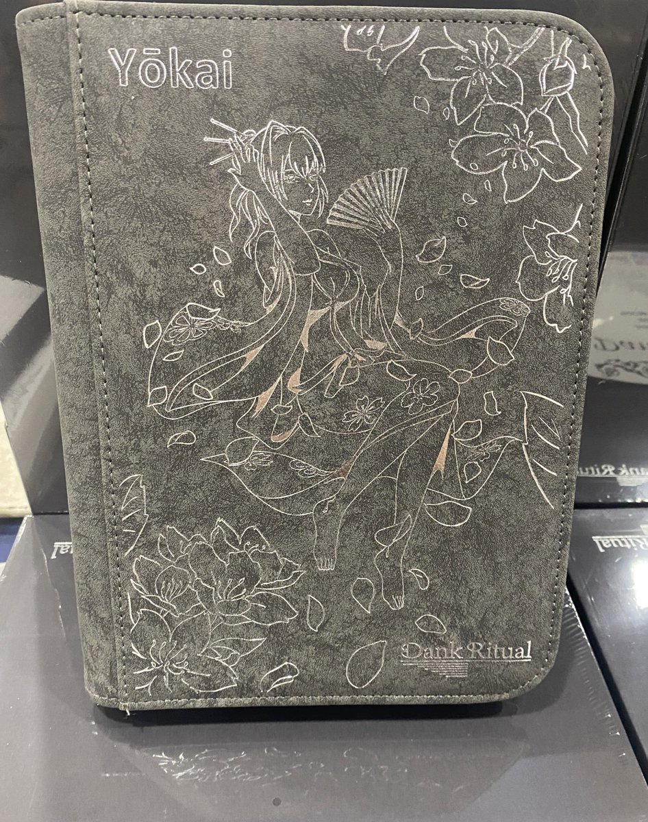 Come check out our booth for your chance to win the Yōkai Collection: Leather Secret Anniversary Limited Edition Noire Grimoire 4 Slot 2022!!! We are only giving 1 out today! So how do you win? Find Saúl over at #TCGCon #tampa and say the following passphrase. “我爱你”