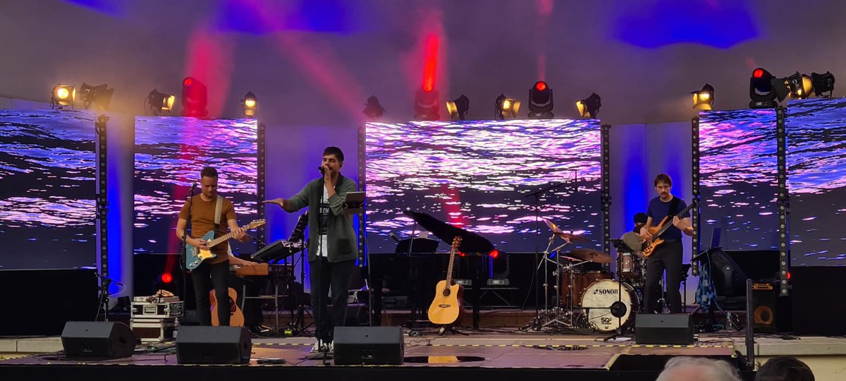 Gaaf optreden <a href="/neviotv/">Nevio Passaro</a> op city-festival Kurpark-Meeting. Bravo Nevio Passaro!
