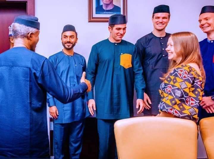 Grassroot37_PYO's tweet photo. Vice President Yemi Osinbajo SAN receives in audience current MBA Students of Harvard Business School at the Statehouse, Abuja. 26th August, 2022. #grassroots37forpyo https://t.co/8bmaIALgI9
