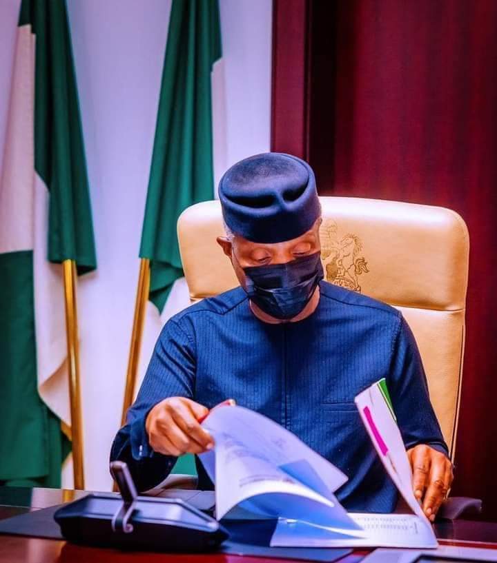 Grassroot37_PYO's tweet photo. Vice President Yemi Osinbajo SAN receives in audience current MBA Students of Harvard Business School at the Statehouse, Abuja. 26th August, 2022. #grassroots37forpyo https://t.co/8bmaIALgI9