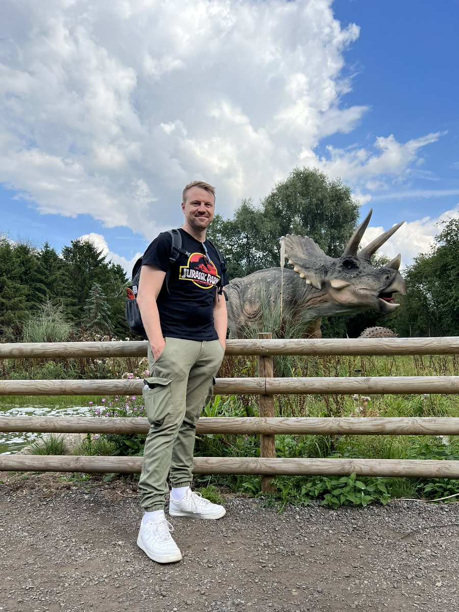 HatcheryJp's tweet photo. Awesome day today checking out the Dino trail and checkin out some cool cars 

#dinosaur #JurassicWorld #JurassicWorldDominion https://t.co/K8hlutww35