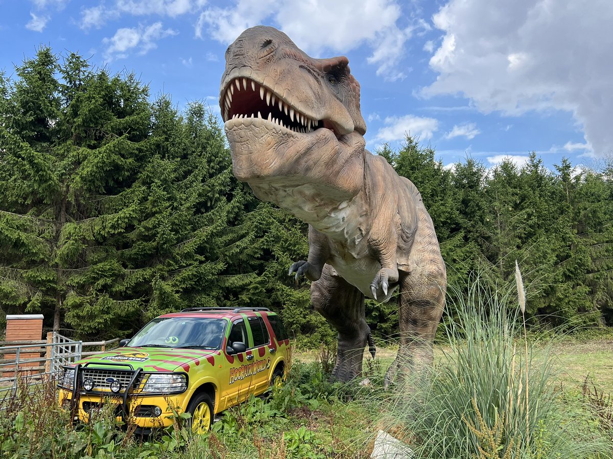 HatcheryJp's tweet photo. Awesome day today checking out the Dino trail and checkin out some cool cars 

#dinosaur #JurassicWorld #JurassicWorldDominion https://t.co/K8hlutww35