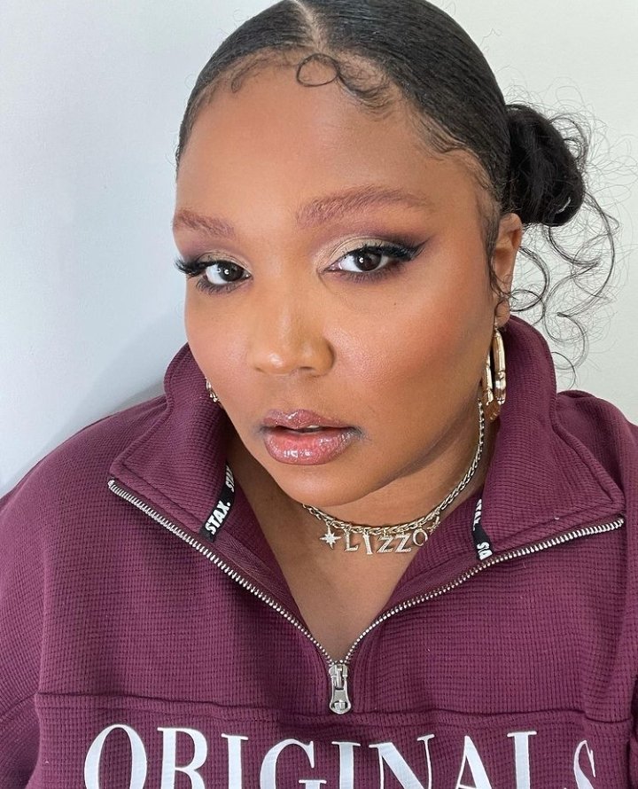 itsayosignz's tweet photo. calling lizzo ugly is crazy... imma need yall to get serious https://t.co/4CHToUqWFF