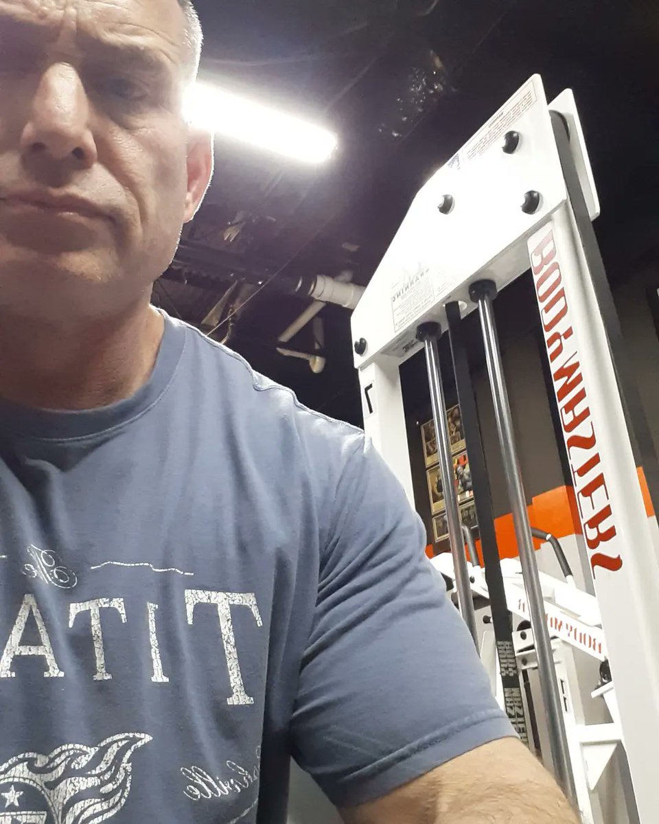 bdckool's tweet photo. It's been a good day! Worked legs at the #gym! Now home & I enjoyed a #OutrightBar by @mtsnutrition from @tigerfitness & @marclobliner. Good taste & clean nutritional bar. Hit the spot post workout.
👊🏻😎🤙🏻
#Actor #BodyBuilding #IAmIsaiah #EdenEvolutionSeries #MTSnutrition https://t.co/20WN0SIrYd