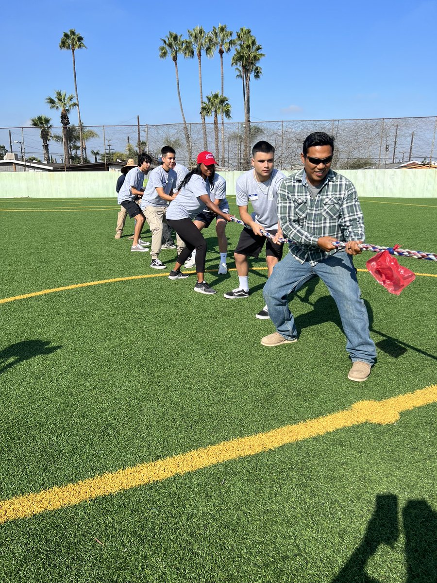 SVP_DrK's tweet photo. Thanks @almabackyardfarms for welcoming our students for ServeLA! Much appreciation to our @csa_lmu team for all their work in coordinating a fantastic experience for our new students. And yes we had a tug of war @lmustudentexp @LoyolaMarymount #servicetoothers #lmustudentaffairs https://t.co/BnXrj77ENL