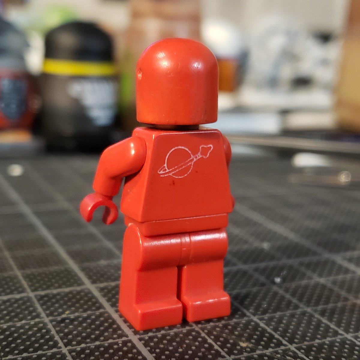 prop_maker_uk's tweet photo. This evening I painted the head of a forth and final lego spaceman, four little bad dreams in a row. I think I'll take some good photos of this bunch tomorrow. https://t.co/vShrvqSXex