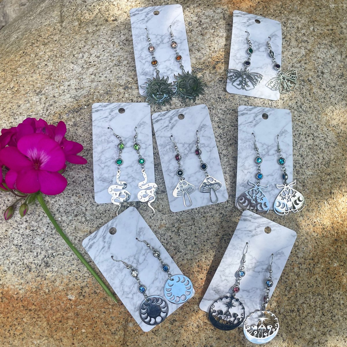 New Beginnings collection available now! 🌑💛

shoptrashcat.myshopify.com/collections/ne…