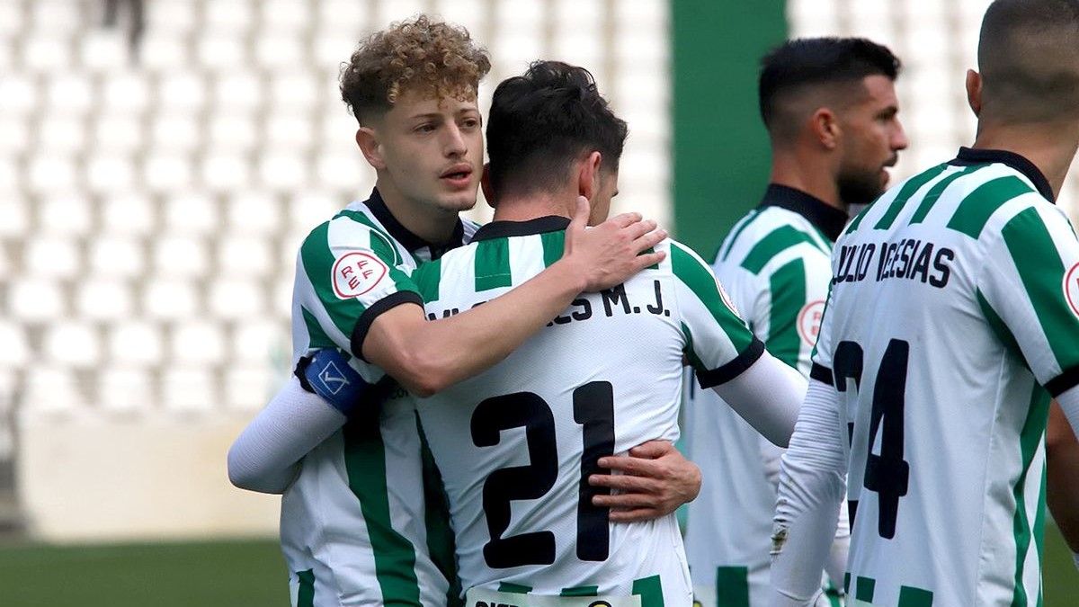 Plus1RFEF's tweet photo. Y ahora marca el otro extremo del @CordobaCF_ofi , Simo hace el 2o gol cordobesista.
Vaya bandas que tiene el Córdoba.
#PrimeraRFEF https://t.co/2o6sylX05n