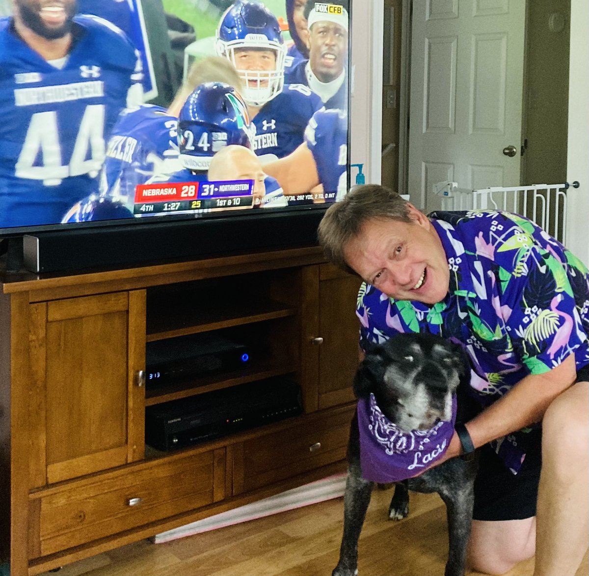 rivescollins's tweet photo. @Mark__Melhorn @NUFBFamily Love it! I was cheering with a canine fan too! Go U Nortwestern! Go #B1GCats https://t.co/fDFBjCqTvd