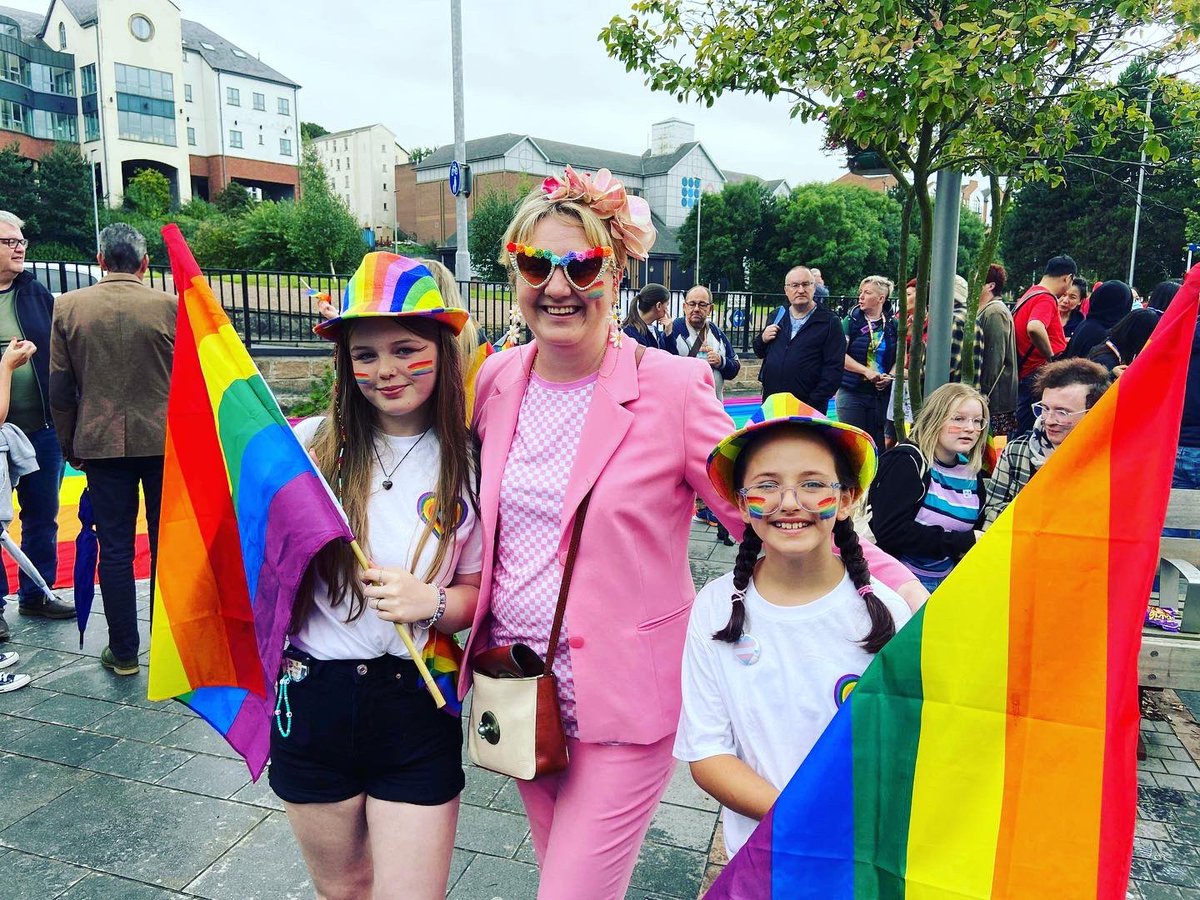 MaryforDerry's tweet photo. 🏳️⚧️🏳️🌈🌈 What a day…
#DerryPride #FPF22 #LoveDerry #Lúnasa #Pride #Samhradh22 #Summer22 #Bród https://t.co/veKgINWo1N