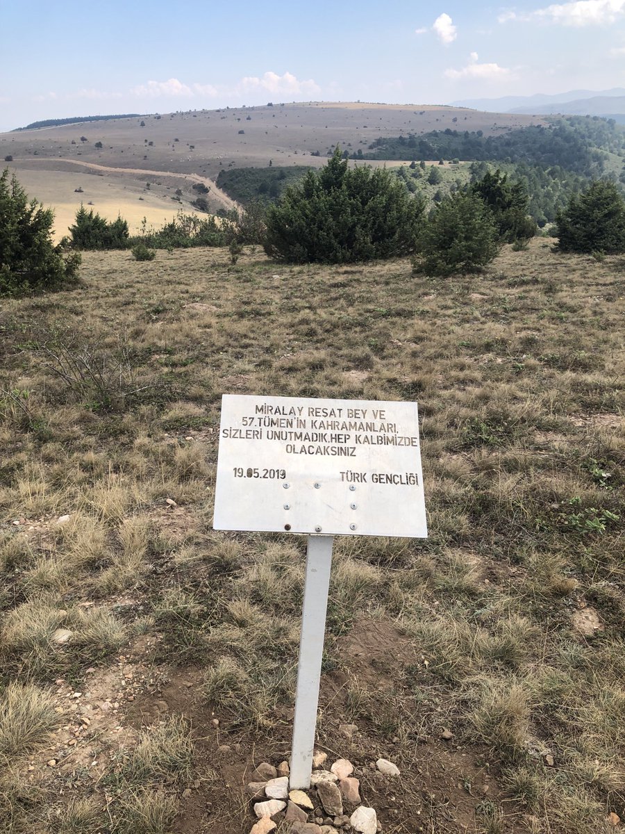 100 sene önce bugün Büyük Taarruzda Albay Reşat Çiğiltepe’nin muharebeyi komuta ettiği Reşat Bey tepesinde bugün. 
Aziz ruhu şad olsun. 
#buyukZafer100yasinda