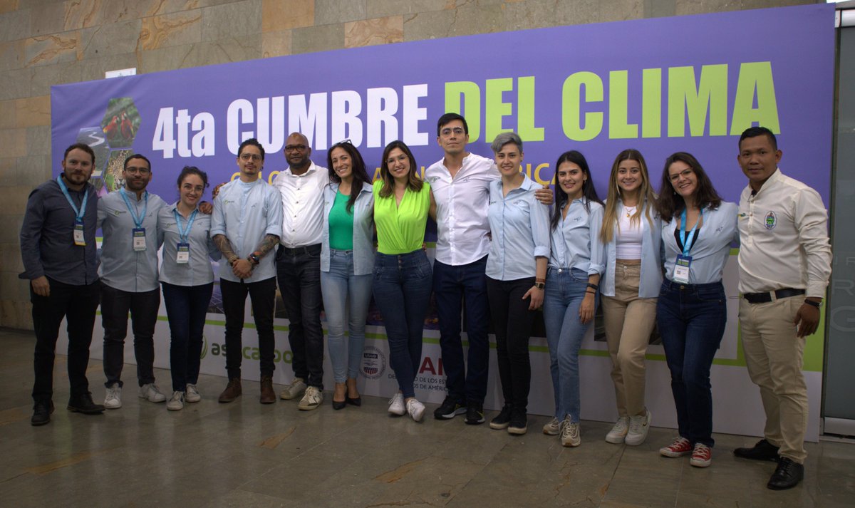 BIOFIX2's tweet image. Nuestro equipo cerrando la participación de #Biofix en la cuarta Cumbre del Clima Latinoamérica y Colombia.

#Desarrollo #Comunidades #Bosques #conservación