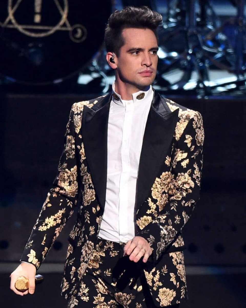 patd_arg's tweet photo. UN DIA PARA LOS VMAS
#panicatthedisco #brendonurie #vivalasvengeance #vlv #shutupandgotobed https://t.co/09WNx6x2lc