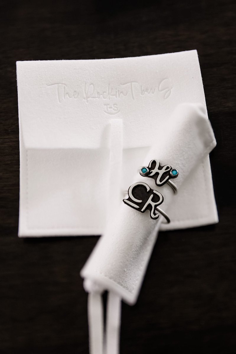 Simple outline style brand/initial rings….😍