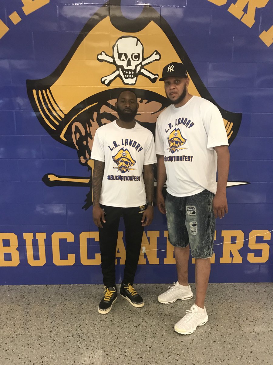 charlesFergus14's tweet photo. Hung out with one of my former players and current head coach ⁦@IgotgameWALLACE⁩ 🔥🔥🔥🏀🏀🏀🏀 https://t.co/wtPVfrBifh