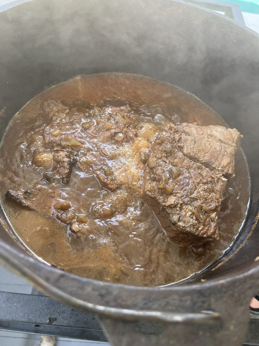 AMeaut's tweet photo. When you’re gas isn’t on yet and you can’t cook in the kitchen. #Independence #doubleburner #dontdoubtthesouth #propane https://t.co/uUYmSZvxRX