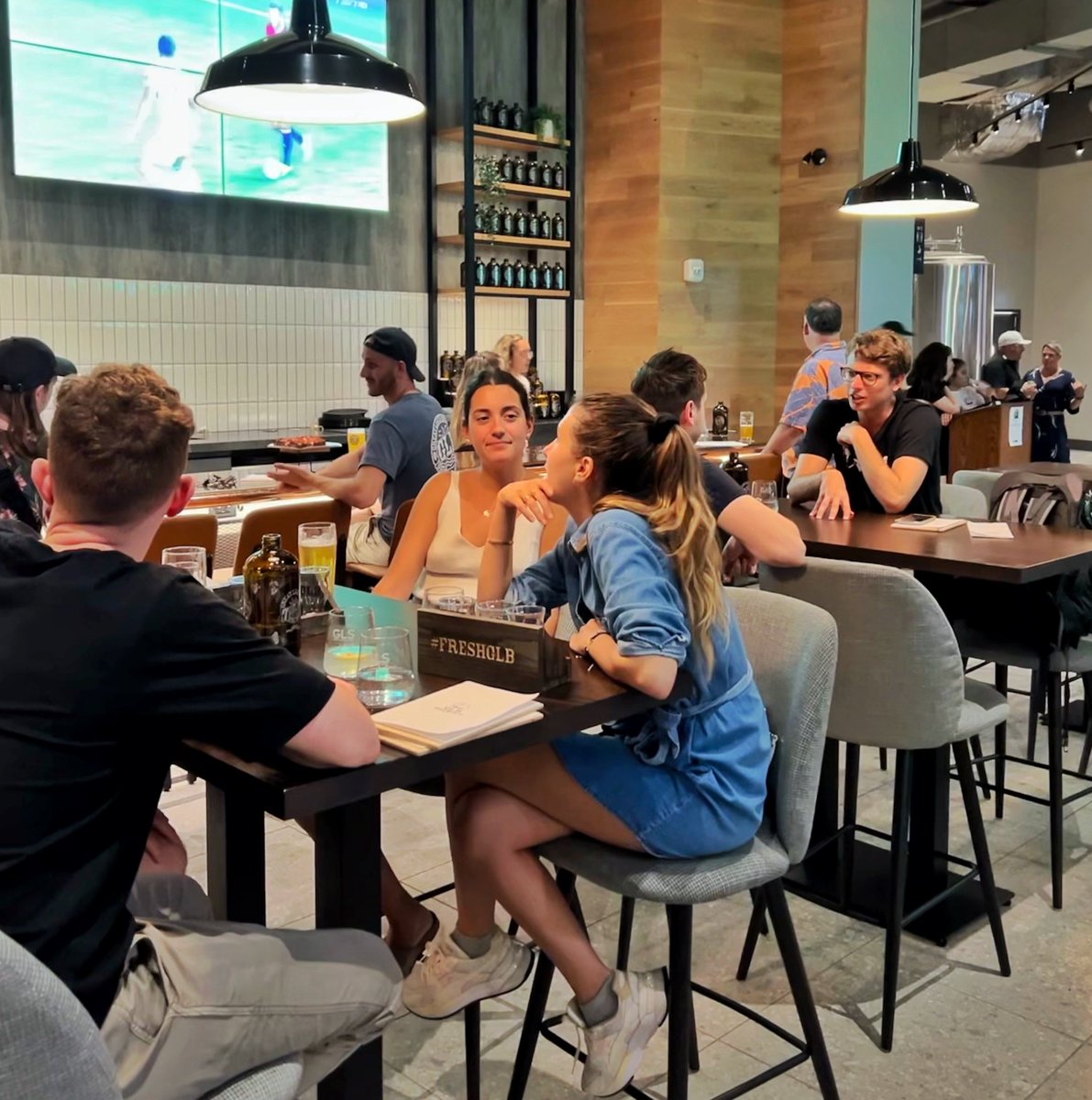 GreatLakesBeer's tweet photo. Saturday's Brewpub vibe:
Friends, #FreshGLB, and fantastic conversations
#GLBBrewpub #Beer #TorontoDrinks #SaturdayNight https://t.co/GM8OJe1WAa