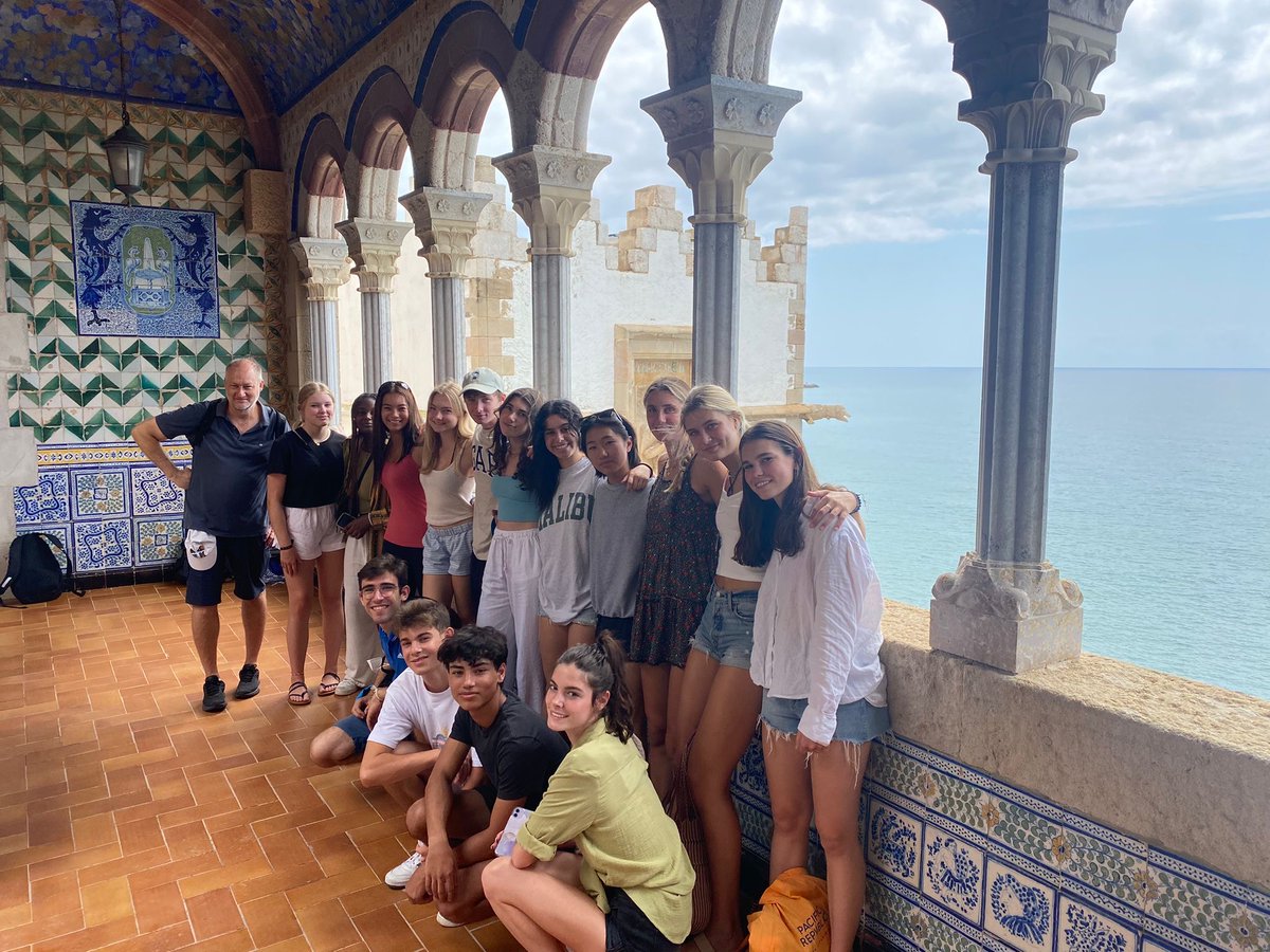 OxbridgeByWS's tweet photo. Another fantastic summer is in the books! Thanks to all the instructors, staff, and students who made the 2022 summer unforgettable! 💛 💚 💙

Be sure to follow us on Instagram and Facebook for more! @OxbridgePrograms

📸 Oxbridge Academic Programs, 2022

#oxbridgeprograms https://t.co/t1otmCZTd8