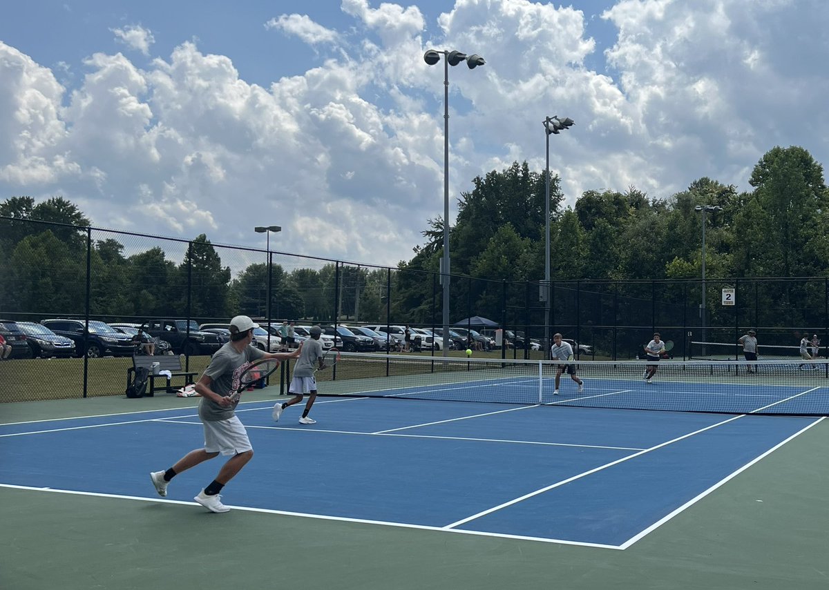 No. 10 CG boys tennis beats No. 18 Jasper 4-1.

CG winners:

🎾 2S Wasson 6-0, 6-0
🎾 3S Agrawal 6-2, 6-4
🎾 1D Williams/Bush 7-5, 6-3
🎾 2D Davis/Patel 6-3, 4-6, 6-0

CG (8-1) play away against No. 29 Plainfield this Tuesday.