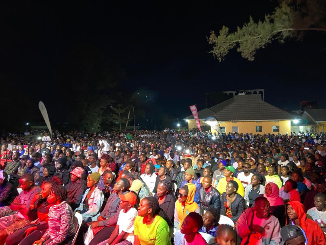 GalaxyFMUg's tweet photo. The Kampala Boys, @b2centug are still spreading the gossip of good music and tonight they are in Mbarara
The numbers are overwhelming 🙌
Proudly Sponsored by @Kagwirawo
#ZzinaLifeStyle | #B2CLiveInConcert https://t.co/mOqcALNw6C