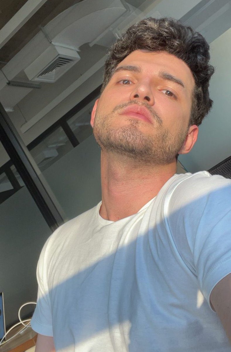 picsromania's tweet photo. essa selfie >>> https://t.co/xi6wewviYb