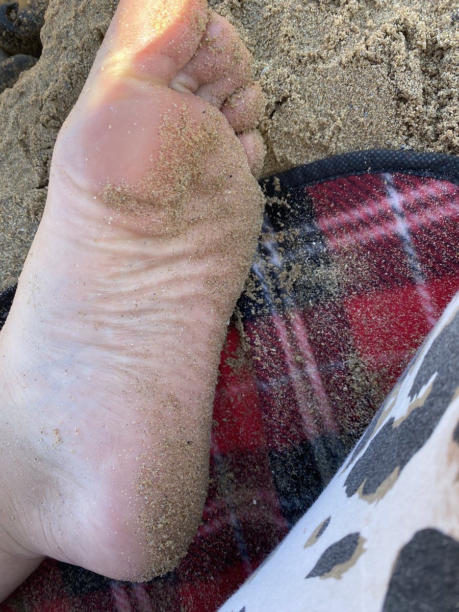 sublittlegurl's tweet photo. Sandy souls #sand #sandman #sandfeet #beach #holiday #feetfetiche #feetfinder #feetworship #feetpicsforsales #CashAppUK #cashpig #lovefeet #sandyfeet #foot #kink https://t.co/EMx9xAU5JG