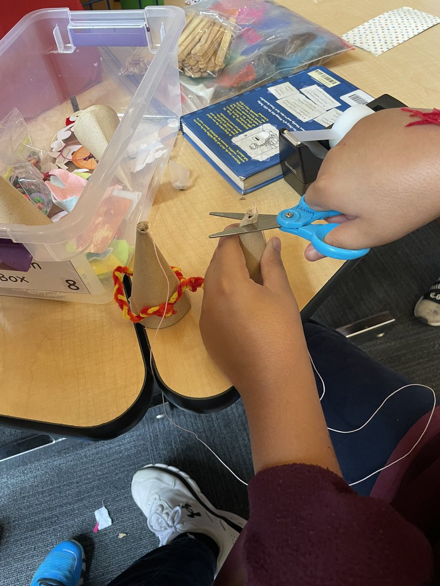 ibmisstitus's tweet image. Maker Mania Friday!✨ G5s loved exploring, designing, &amp;amp; creating with our #wabradleylibrary maker spaces! We are off to a fantastic year! #waexcels