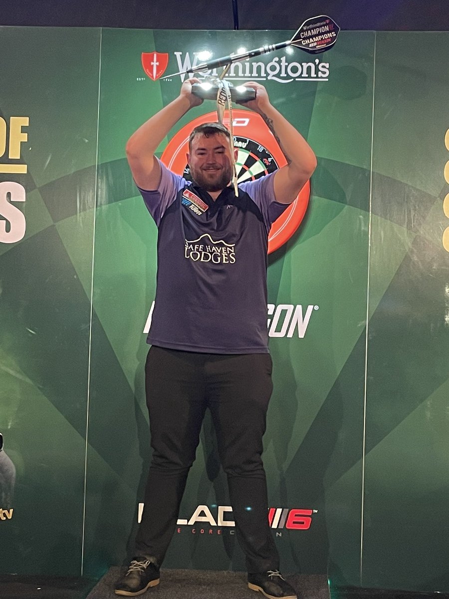 A hard days graft…good darts <a href="/Gezzyprice/">Gerwyn Price</a> &amp; <a href="/alecsmall180/">Alec Small</a>! 
🏆👏🏼

🎯🏴󠁧󠁢󠁷󠁬󠁳󠁿 <a href="/reddragondarts/">Red Dragon Darts</a>