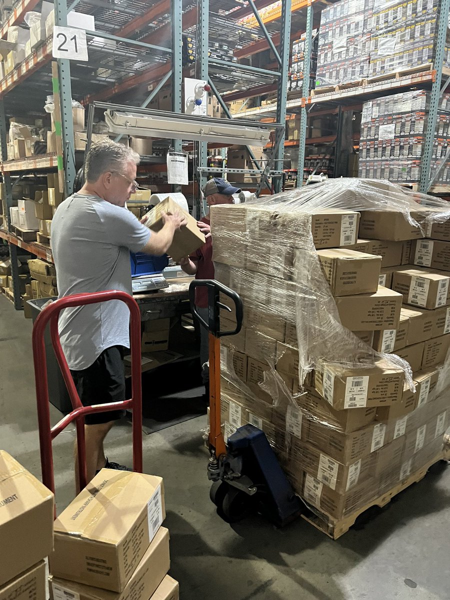bcalmedinc's tweet photo. Our first mass shipment has arrived! https://t.co/lRcuQPDZOj