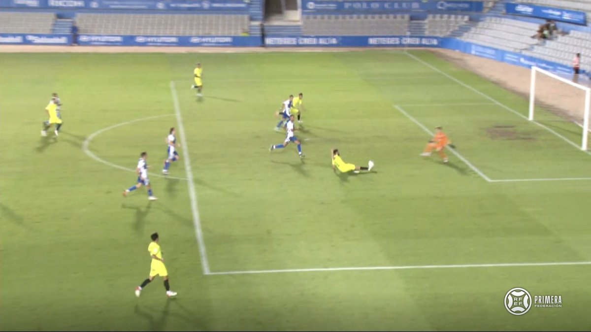 🔥 Polémica en La Nova Creu Alta

❌ Gol mal anulado al <a href="/SDAmorebieta/">SD Amorebieta</a> que era el segundo del partido en el minuto 87 de partido

📸 En la imagen se ve claramente que el balón está por delante del jugador