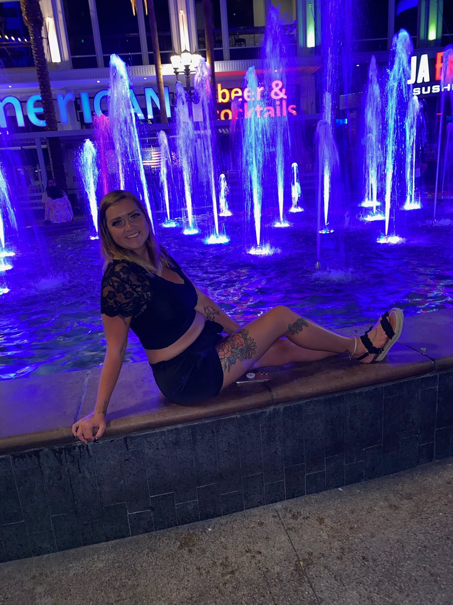 lex_johnsonn's tweet photo. Vegas ✨🥂 https://t.co/wtAyob3npR