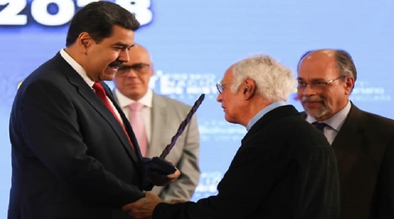 VTVcanal8's tweet photo. Presidente Maduro extiende condolencias a familiares de Mario Sanoja

#UniónParaLaVictoria

https://t.co/pjsATvOPN9 https://t.co/qpelzjEIao