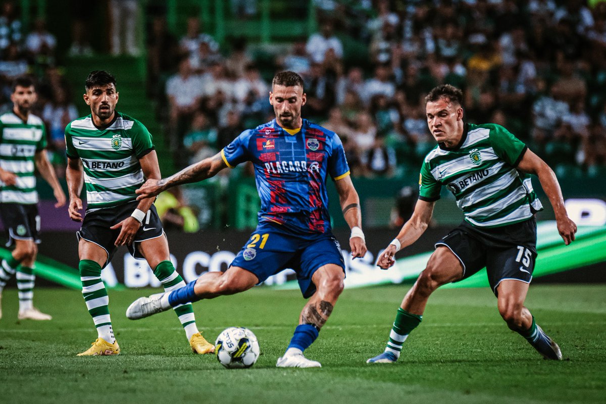 RPFootball2's tweet photo. Sporting derrotado em Alvalade pelo Chaves (0-2) 🚨

‘Leões’ em 2022/23 🦁

1 vitória
1 empate
2 derrotas

6 golos marcados
8 golos sofridos https://t.co/1REz2eNzua
