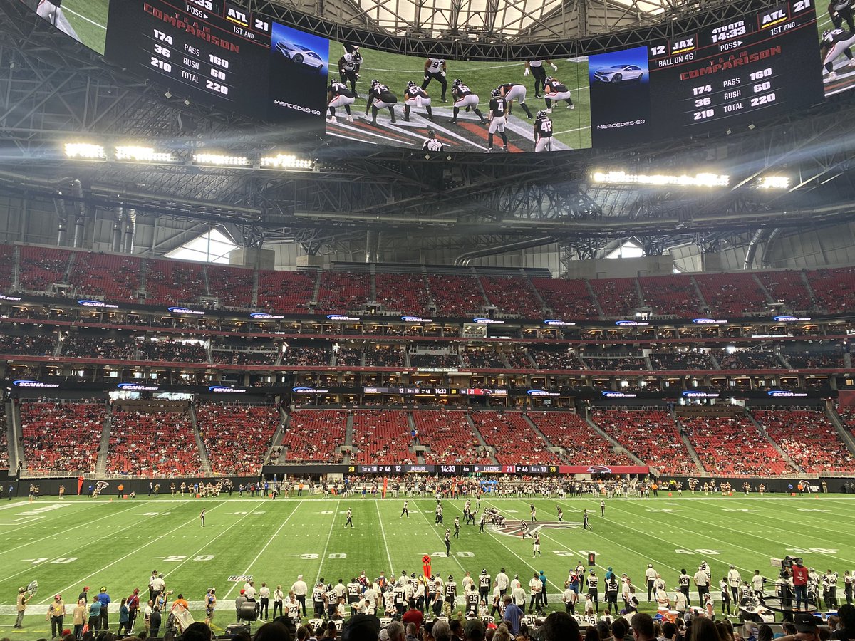 JordynJournals's tweet photo. Found myself at my first Falcons game 🏈🏈🏈 #ATLbucketlist https://t.co/wTLykcGofk