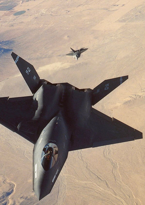 Roberto_yeager's tweet photo. Ah! Los buenos viejos tiempos...#ColdWar at the end #ALBVT
Hoy habrán visto numerosas fotos del YF-23 #BlackWidow con motivo del 32º aniversario de su primer vuelo, pero yo que soy un enamorado del #YF23, nunca había visto esta, el YF-23 y el YF-22 volando juntos https://t.co/1I0vzONTnO