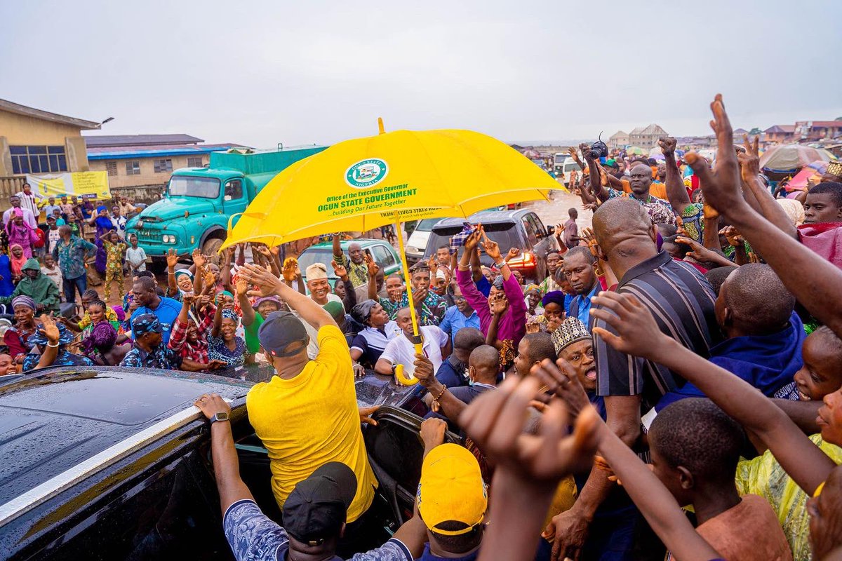 DapoAbiodunCON's tweet photo. As this administration that promised to complete all important, infrastructural development projects that were hitherto abandoned by the immediate past administration, we will also kickstart roadworks on Saje-Elega-Mokola Road in earnest. https://t.co/CiV0lgQjAM