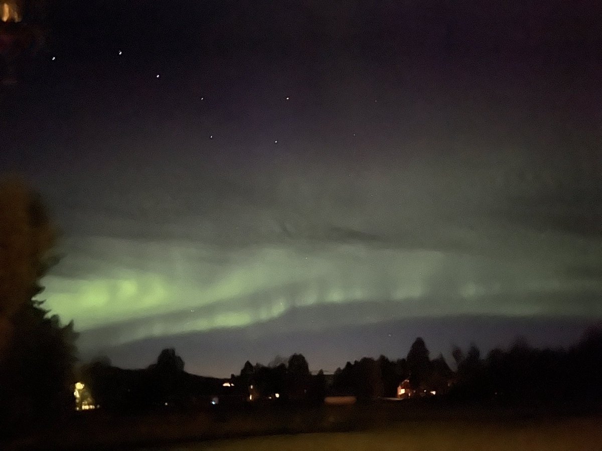 brynnmagnus's tweet photo. Har fotat Karlavagnen på vägen hem från surströmmingsfesten. Fint va?
#vemdalen https://t.co/71bw5M1Wzq