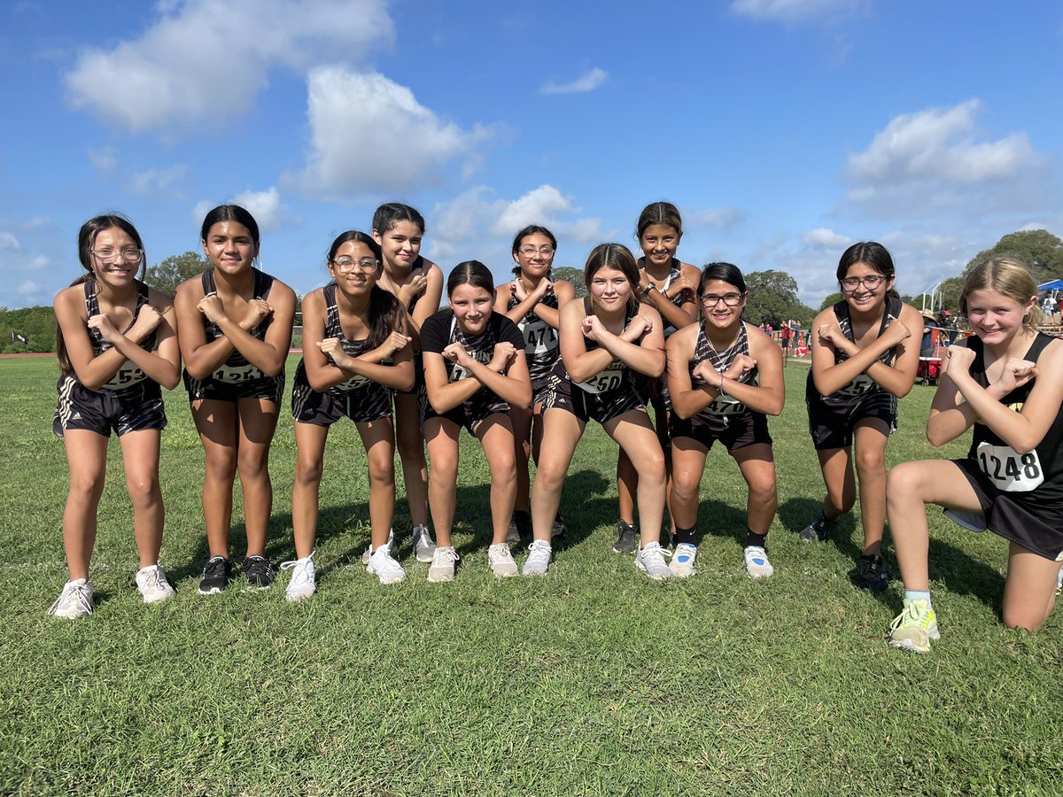 CoachWells_SHS's tweet photo. Seguin middle school XC first meet at Medina Valley Invitational! They did such a great job with only two weeks of  work put in! Can’t wait to see how they grow this year! #WeAreSeguin  @AJBriesemeister @JimBarnesMS https://t.co/DY1u5f2tHU