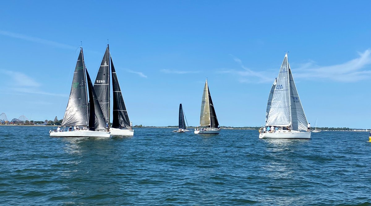 Sandusky_Bay's tweet photo. The start of the Sandusky Islands Race! #SanduskyIslandsRace #ShoresandIslandsohio #Lakelife #Lakeerielove #Sailinglife #Lakeerie #CityofSandusky #SanduskyBay #Ohio #Sailing #SanduskyOH #Nautbits #CedarPoint https://t.co/gFbKa0jk2D