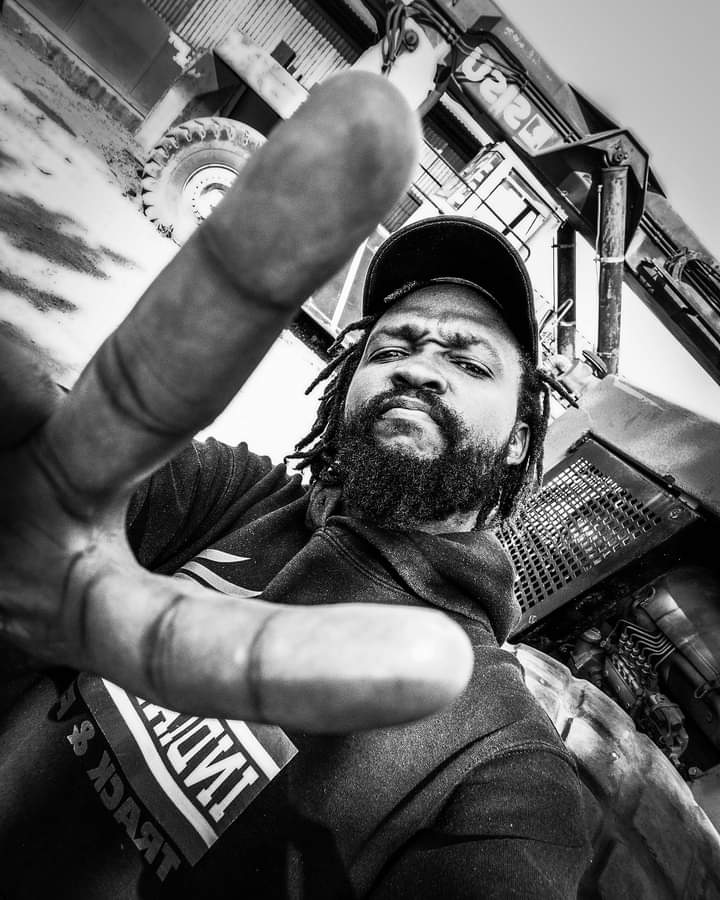 hypemanpaul's tweet photo. To all those who Cc ame through to @VibezNzuri it's always an Honor to mash you up . Bless up 🙏🏿 till we Vibe Again 🤝🏾 https://t.co/5sZ3WOa0uH
