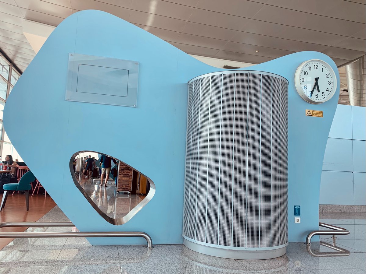 PodTomorrow's tweet image. Midcentury designs at Porto Airport, Portugal
