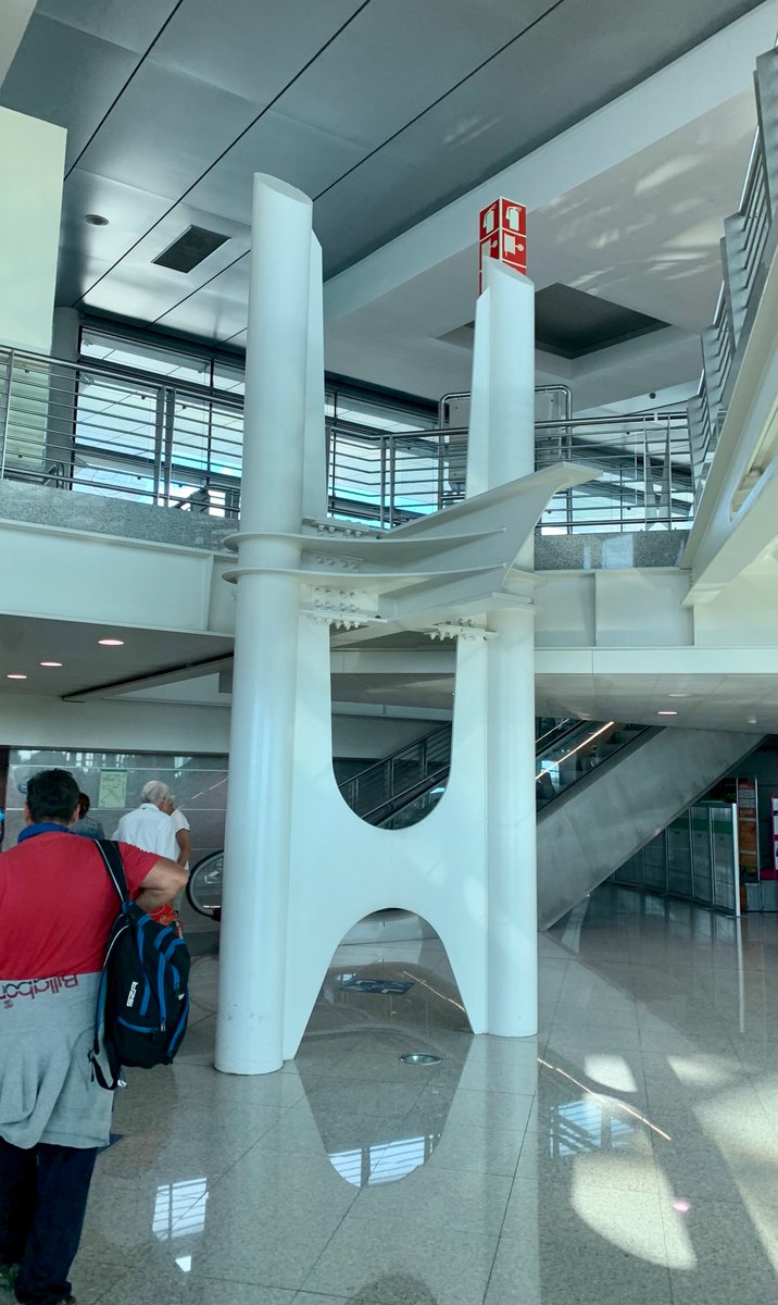 PodTomorrow's tweet image. Midcentury designs at Porto Airport, Portugal