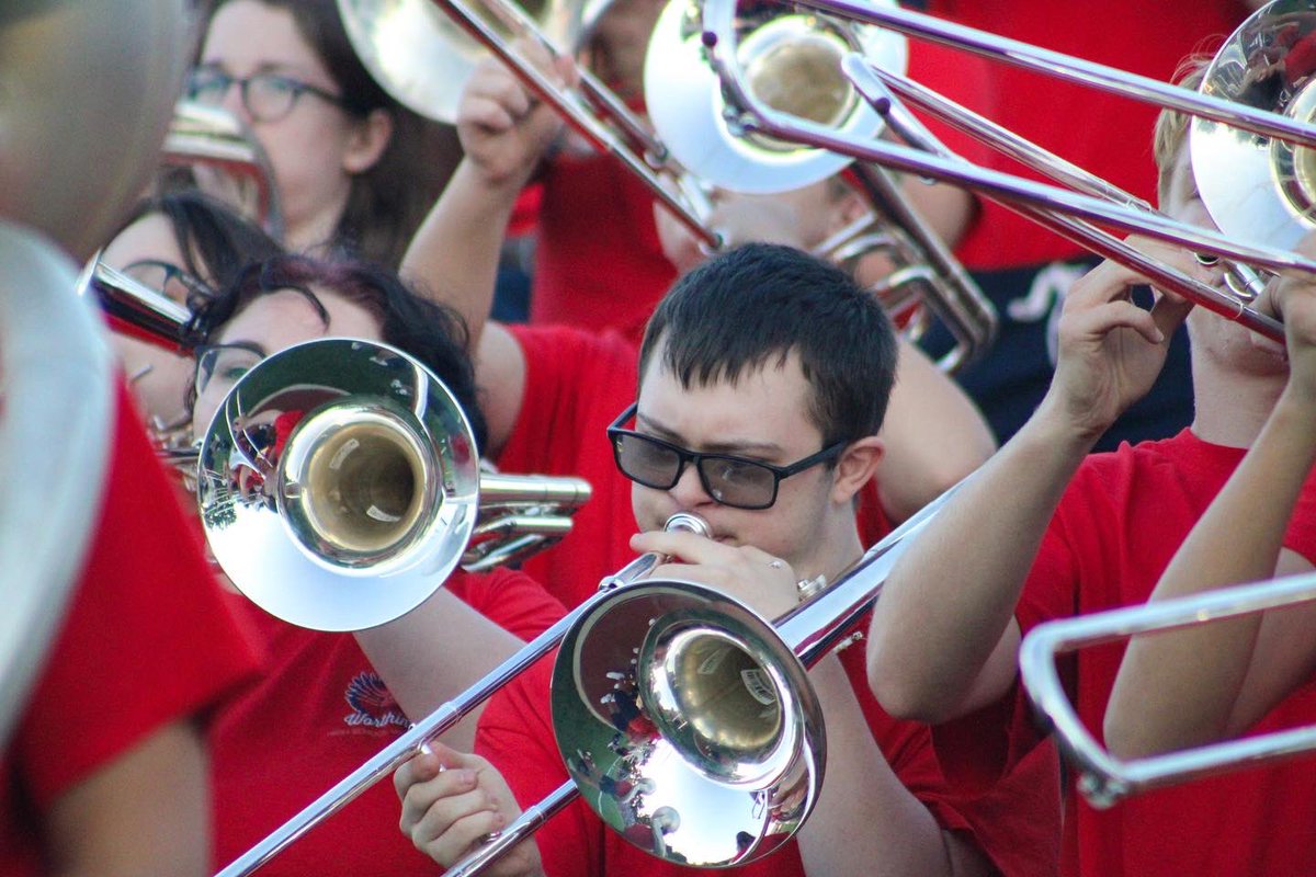 CardsYearbook's tweet photo. Sneak Peek at what our amazing student photographers got last night! We had just as much fun as you guys did! Buy a yearbook to see more amazing photos! #itsworthit #worthington #wotown @TWHSAthletics https://t.co/yQbkq03CTM