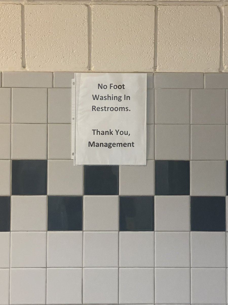 MyPodOps's tweet image. Idea for a new podcast: Discuss the stories behind the random signs we discover while driving cross country @dtbbrown #RandomSigns