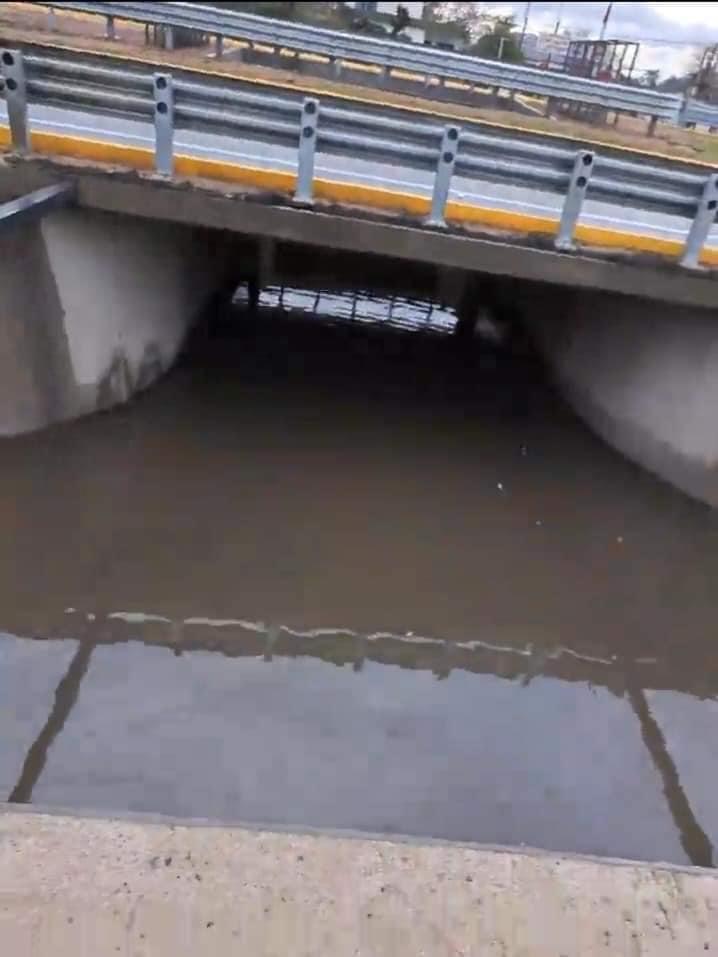 AlfTuitea's tweet photo. BLINDAJE, Esto no aparece en ninguno de los principales portales de notícia.

Hace un par de semanas el gobierno nacional inauguró este Pasaje a Desnivel en Neptunia.

¿Se imaginan que hubiese pasado si nos sucedía eso en el pasaje a desnivel en Av Italia? https://t.co/W1Usdw2yuW