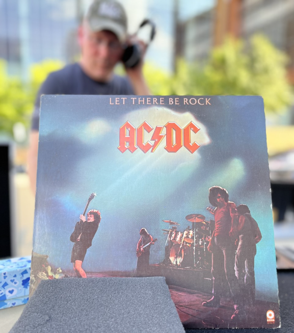 Pete_N_Terrys's tweet photo. Looking for plans before Roger Waters tonight??🎸
@BlackAbbeyCarl from Dad Rock Block will be spinnin’ some of your favorite oldies before Roger Waters tonight, come hang!
#DadRockBlock #BlackAbbeyBrew #RogerWaters #ThisIsNotADrill #DowntownNashville https://t.co/knTRh75Jth