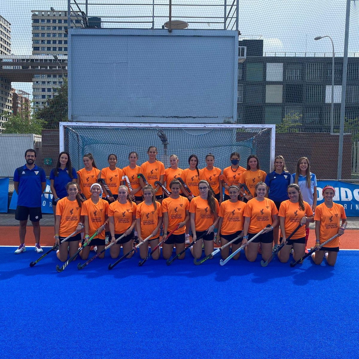 📸Nuestras sub18  inician su preparación para el próximo Cto. De España de selecciones autonómicas sub 18 que se celebrará en Madrid. #HockeyCV #comunitatesport <a href="/comunitatesport/">Comunitat de l'Esport</a>
